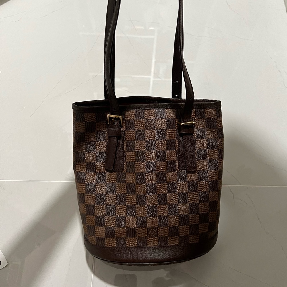 Marais bucket Bag